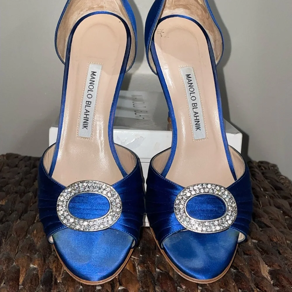 Manolo Blahnik, Blue Satin d’Orsay sandal, size 37 - Picture 2 of 5